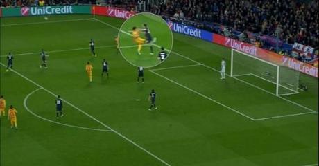 Luis Suárez debió ser expulsado desde el primer tiempo