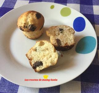 MAGDALENAS CON TROCITOS DE CHOCOLATE