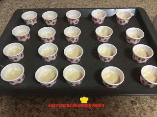 MAGDALENAS CON TROCITOS DE CHOCOLATE