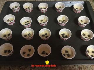 MAGDALENAS CON TROCITOS DE CHOCOLATE