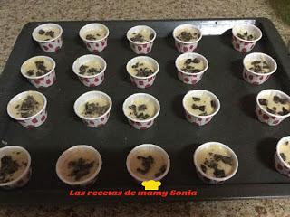 MAGDALENAS CON TROCITOS DE CHOCOLATE