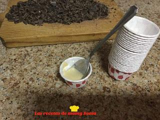 MAGDALENAS CON TROCITOS DE CHOCOLATE