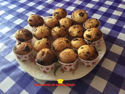 MAGDALENAS CON TROCITOS DE CHOCOLATE