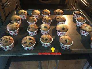 MAGDALENAS CON TROCITOS DE CHOCOLATE