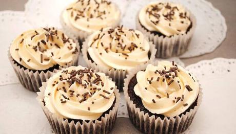 4 deliciosas recetas de cremas para decorar cupcakes