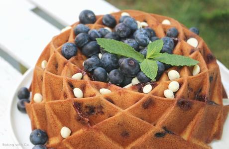 bundt chocolate blanco y arándanos