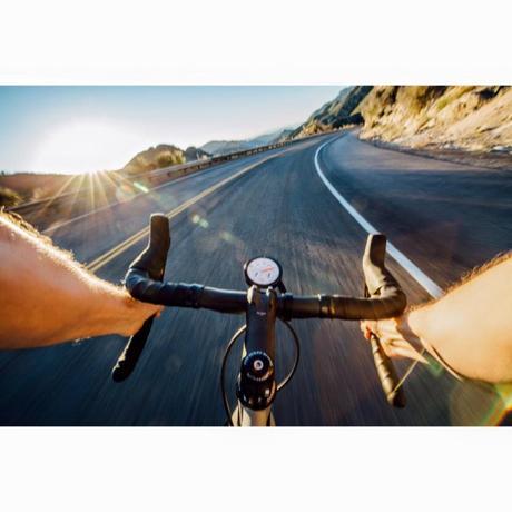 El cuentakilómetros Omata One, de precio considerable, con estilo, belleza y sencillez ha logrado una campaña exitosa en KickStarter en tan sólo 2 días