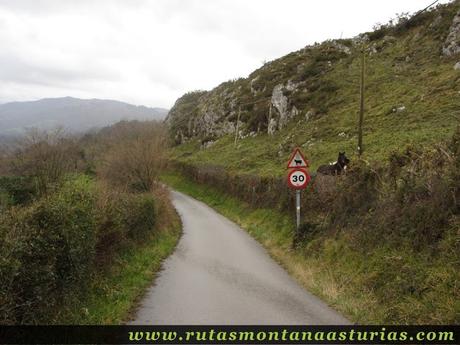 Carretera cercana a La Bobia, Siero