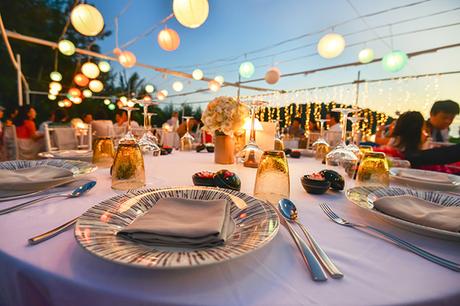 Guía de estilo para invitadas de bodas. Photo from Shutterstock