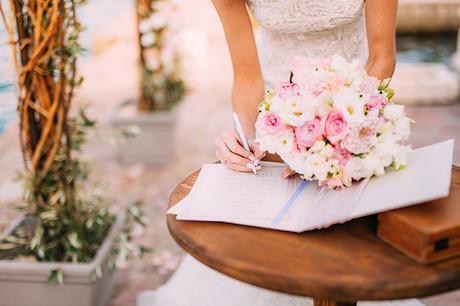 Guía de estilo para invitadas de bodas. Photo from Shutterstock
