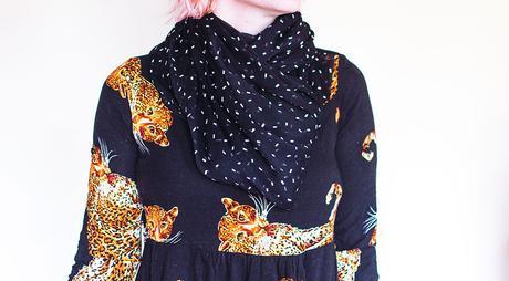 como-combinar-vestidos-con-bufanda-con-frio