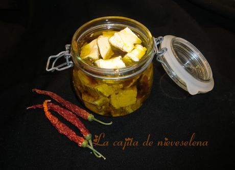 Queso marinado picante