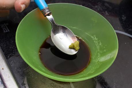 ura-mali-zushi (rollos invertidos) de salmón y surimi