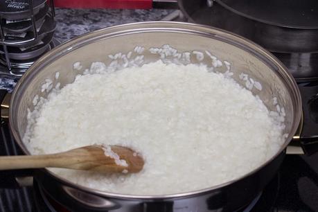 ura-mali-zushi (rollos invertidos) de salmón y surimi