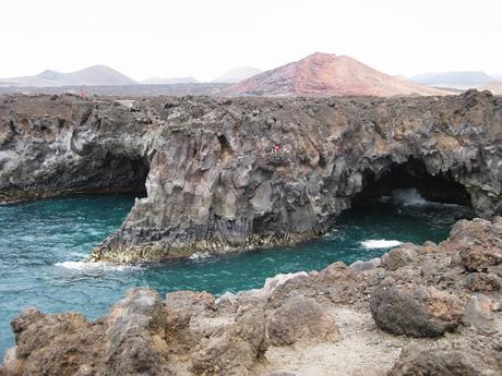 Lanzarote. Los Hervideros en Lanzarote, España y Boca del Infierno en Cascaes, Portugal, formaciones gemelas