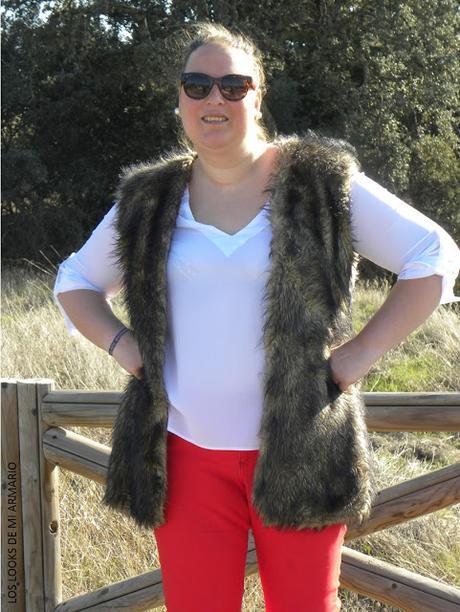 look-jeans-rojos-curvy-blogger-madrid-curvy-chaleco-furry-los-looks-de-mi-armario-blogger-talla-grande-violeta-by-mango http://www.loslooksdemiarmario.com/2016/04/de-rojo-al-sol-look-curvy.html