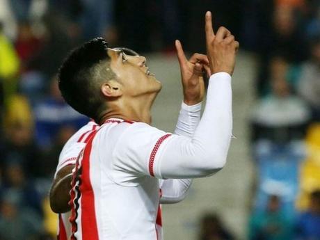 Alan Pulido anota en la goleada 5-2 del Olympiacos sobre Panaitolikos