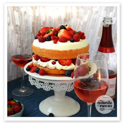 TARTA DE CAVA ROSA CON FRUTOS ROJOS / ROSÉ CHAMPAGNE NUDE CAKE WITH RED BERRIES