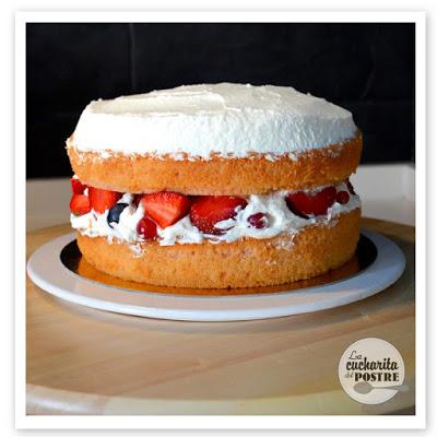 TARTA DE CAVA ROSA CON FRUTOS ROJOS / ROSÉ CHAMPAGNE NUDE CAKE WITH RED BERRIES