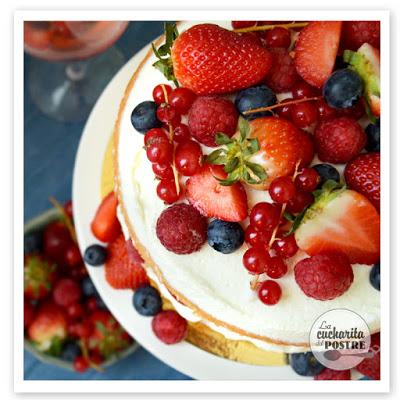 TARTA DE CAVA ROSA CON FRUTOS ROJOS / ROSÉ CHAMPAGNE NUDE CAKE WITH RED BERRIES