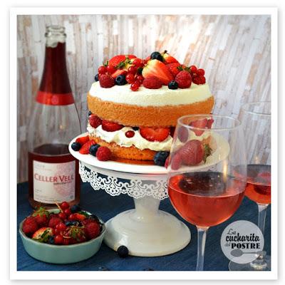 TARTA DE CAVA ROSA CON FRUTOS ROJOS / ROSÉ CHAMPAGNE NUDE CAKE WITH RED BERRIES