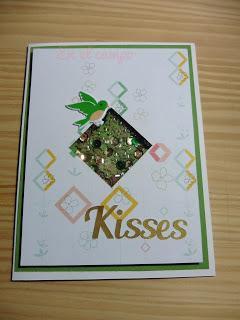 Tarjeta Kisses con paillettes o lentejuelas.