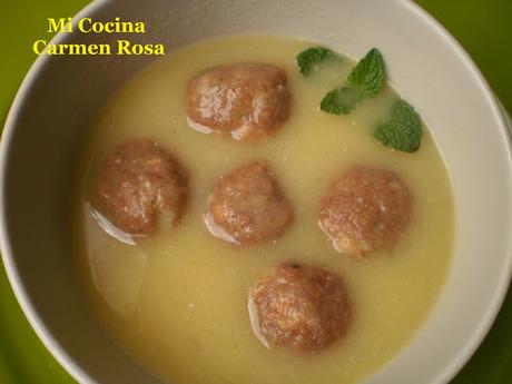 SOPA DE GALLINA CON ALBÓNDIGAS