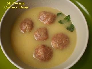 SOPA DE GALLINA CON ALBÓNDIGAS