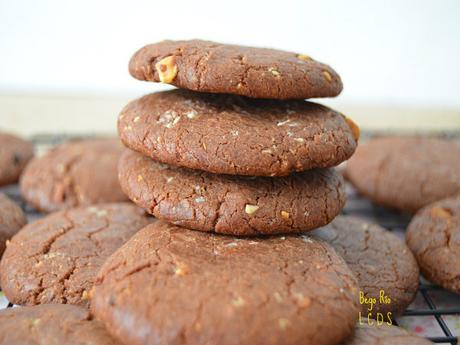 Galletas de chocolate y almendras garrapiñadas