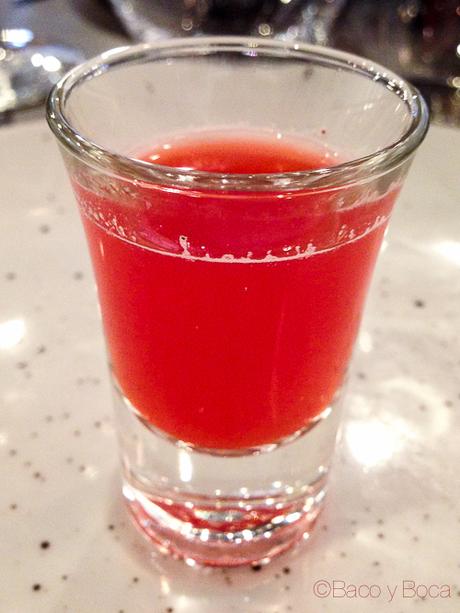 Coctel de frutos rojos vodka y lima