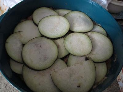 Una receta, dos versiones: Berenjenas con atún y tomate
