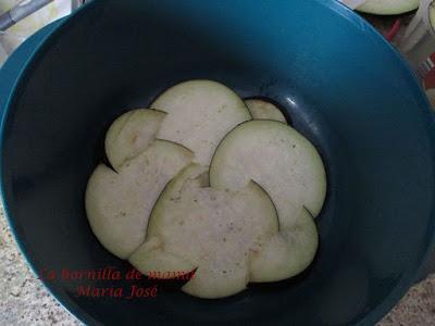 Una receta, dos versiones: Berenjenas con atún y tomate