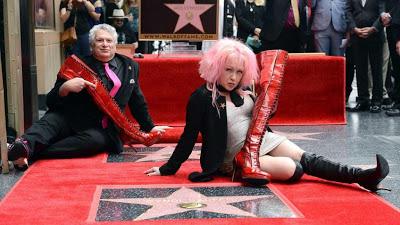 Cyndi Lauper devela estrella en Hollywood