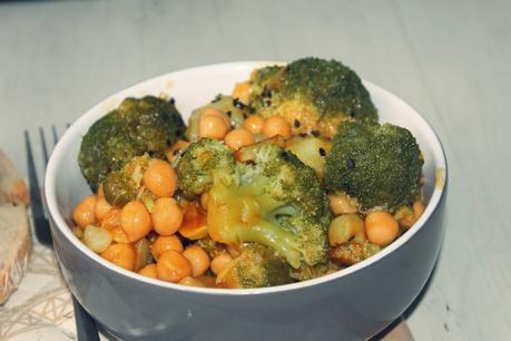 BROCOLI CON GARBANZOS EN SOJA Y ESPECIAS & PASTEL DE SALMON CON VERDURAS