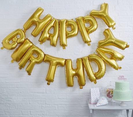 celebración de cumpleaños con globos
