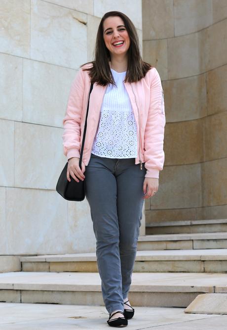 Outfit casual con mi bomber rosa