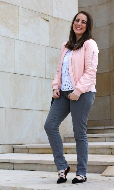 Outfit casual con mi bomber rosa