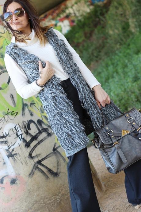 Look con chaleco de pelos y pantalones Oxygene
