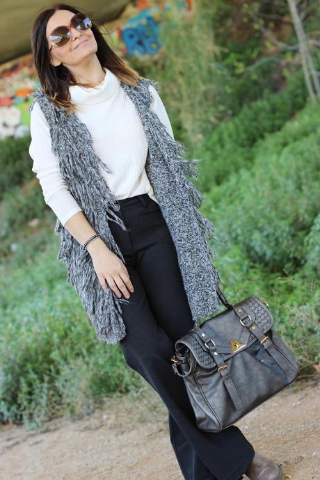 Look con chaleco de pelos y pantalones Oxygene
