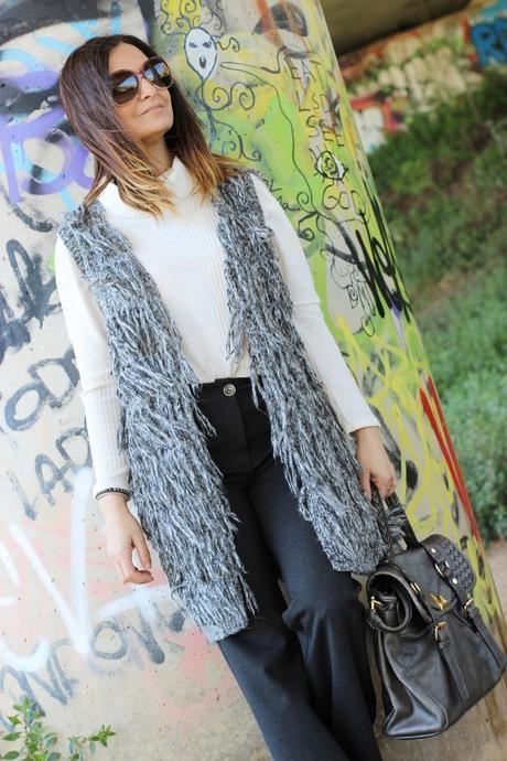 Look con chaleco de pelos y pantalones Oxygene