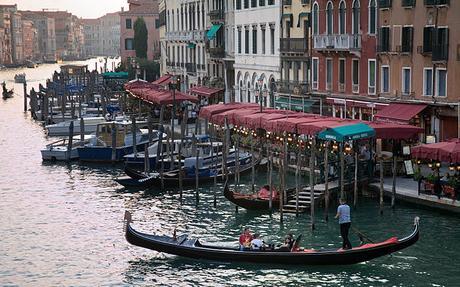 El Sestiere de San Polo en Venecia: del puente de Rialto al Ponte de le Tette, cortesanas, farolillos rojos y cuadros de Tintoretto.