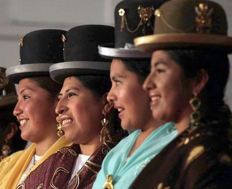 Sombrero Bombín – “Última moda para cholitas”