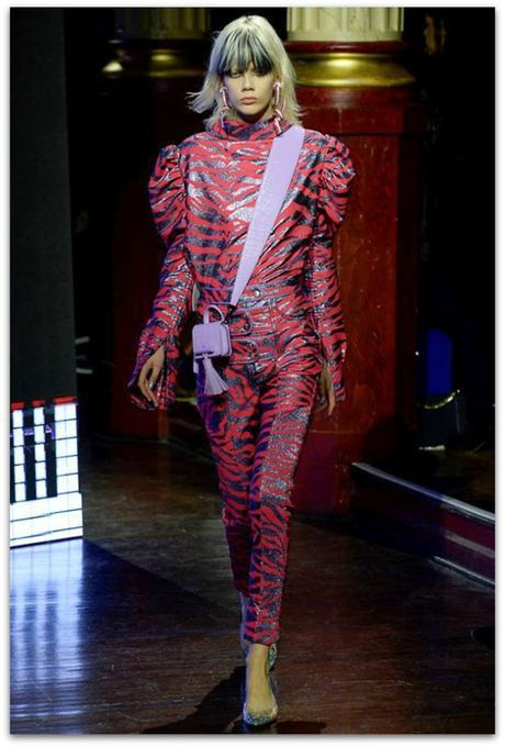 http://www.vogue.es/desfiles/otono-invierno-2016-2017-paris-fashion-week-kenzo/12410/galeria/21208/image/1109712 