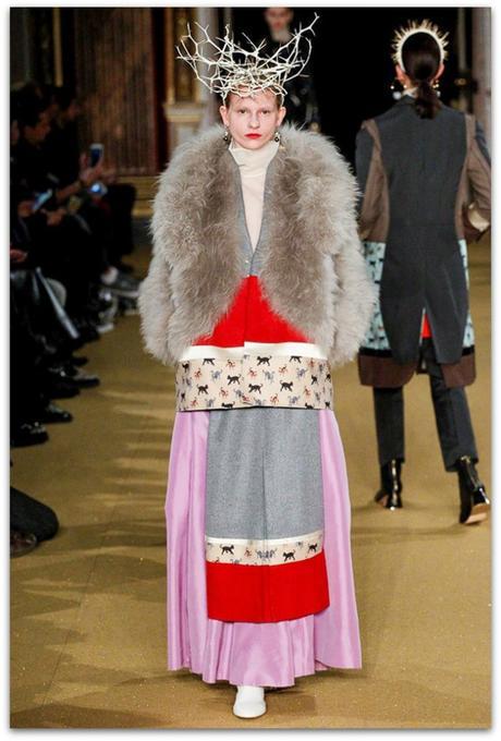 http://www.vogue.es/desfiles/otono-invierno-2016-2017-paris-fashion-week-undercover/12348/galeria/21128/image/1105084