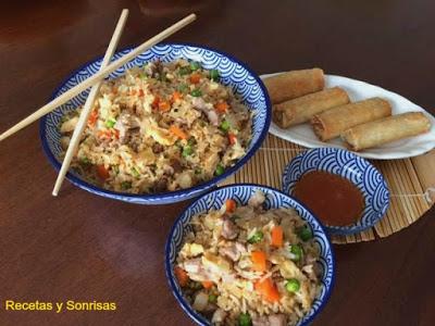 ARROZ FRITO CON ROLLITOS DE PRIMAVERA