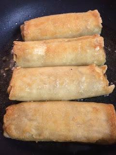 ARROZ FRITO CON ROLLITOS DE PRIMAVERA