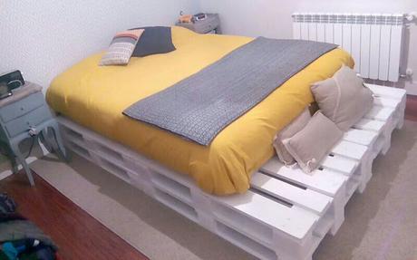 Cama hecha con palés