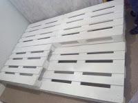 Cama hecha con palés