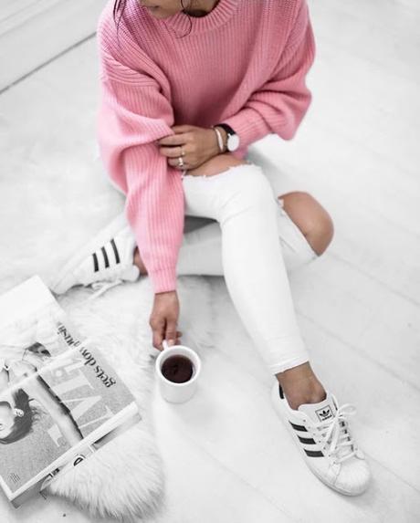 WHITE SNEAKERS TREND