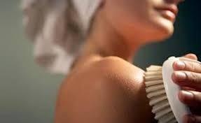 Beneficios del cepillado en seco o body brushing.